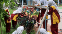 Batik Ecotik ini sebuah karya tangan yang tidak hanya indah secara visual, tetapi juga mengandung filosofi tentang keseimbangan antara ekologi, etnik, dan keunikan artistik. Batik Ecotik ini sebuah karya tangan yang tidak hanya indah secara visual, tetapi juga mengandung filosofi tentang keseimbangan antara ekologi, etnik, dan keunikan artistik.
