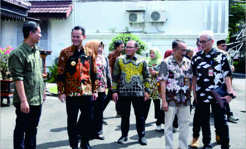 Staf Khusus Mendikdasmen RI Bidang Komunikasi dan Media, Ma’ruf, usai audiensi bersama Bupati Purbalingga, Fahmi Muhammad Hanif, di Pringgitan Rumah Jabatan Bupati, Kamis 24 April 2025 Staf Khusus Mendikdasmen RI Bidang Komunikasi dan Media, Ma’ruf, usai audiensi bersama Bupati Purbalingga, Fahmi Muhammad Hanif, di Pringgitan Rumah Jabatan Bupati, Kamis 24 April 2025