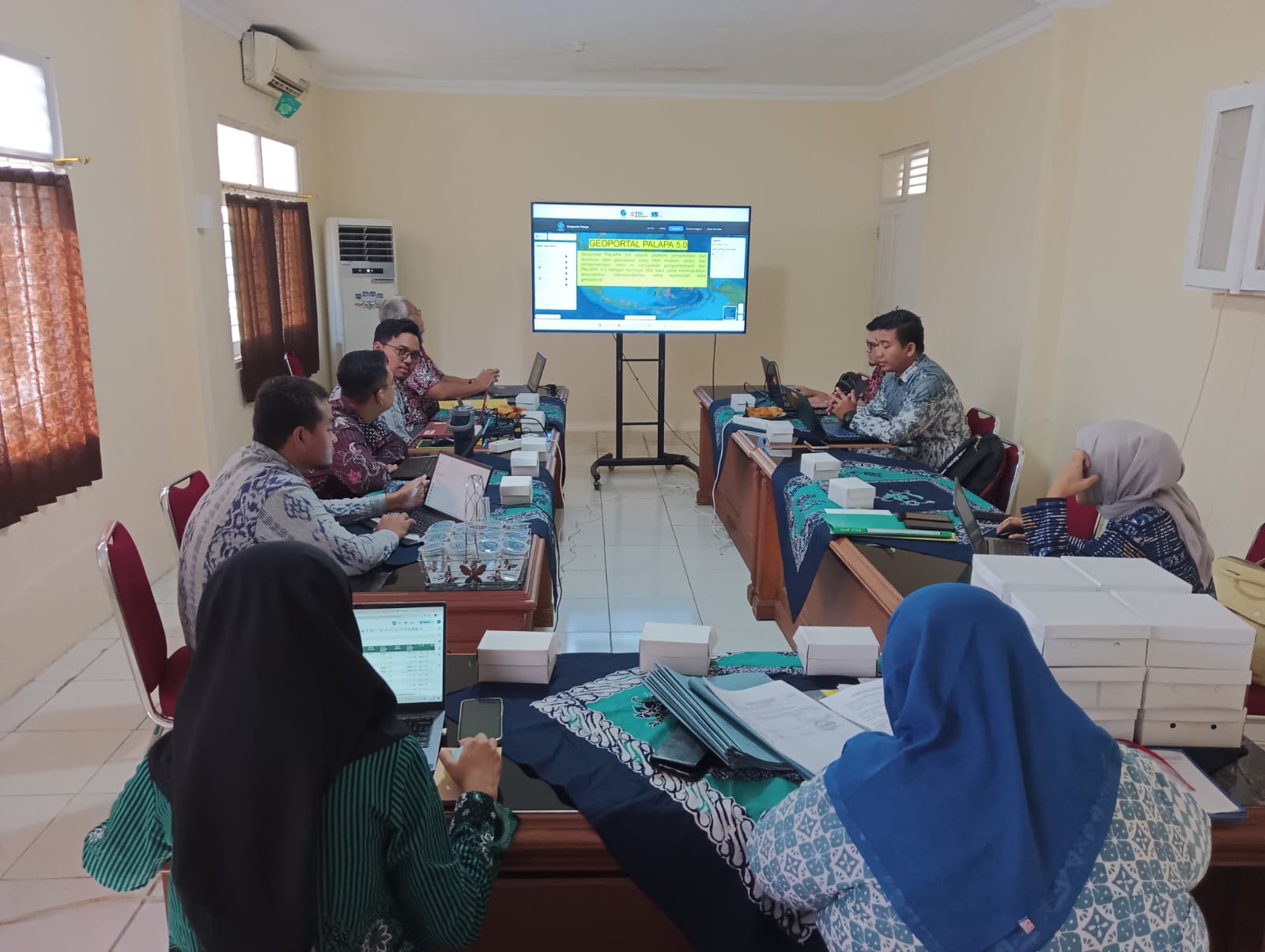 Kabupaten Purbalingga menjadi pilot project dalam pengembangan Geoportal Palapa versi 5 yang memiliki keunggulan dari versi sebelumnya. Kabupaten Purbalingga menjadi pilot project dalam pengembangan Geoportal Palapa versi 5 yang memiliki keunggulan dari versi sebelumnya.