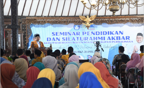 Seminar Pendidikan Nasional dan Silaturahmi Akbar Asosiasi Guru Pendidikan Agama Islam Indonesia (AGPAII) Kabupaten Purbalingga, di Pendopo Dipokusumo, Sabtu 26 April 2025
