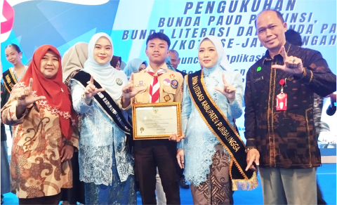 Syahzani Fahmi M Hanif, istri Bupati Purbalingga, dan Denita Dimas Prasetyahani, istri Wakil Bupati Purbalingga, resmi menjadi Bunda Pendidikan Anak Usia Dini (PAUD) dan Bunda Literasi Kabupaten Purbalingga. Syahzani Fahmi M Hanif, istri Bupati Purbalingga, dan Denita Dimas Prasetyahani, istri Wakil Bupati Purbalingga, resmi menjadi Bunda Pendidikan Anak Usia Dini (PAUD) dan Bunda Literasi Kabupaten Purbalingga.