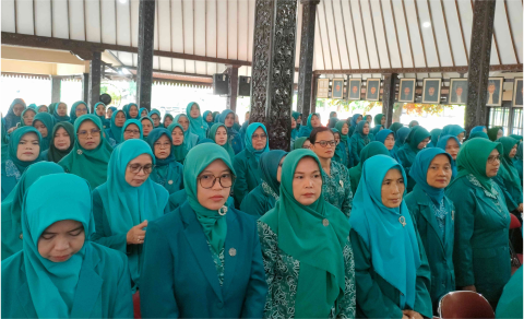 Ketua Tim Penggerak PKK Kabupaten Purbalingga, Syahzani Fahmi Muhamad Hanif, melantik 18 Ketua TP PKK Kecamatan masa bakti 2025–2030 di Pendopo Dipokusumo, Kamis 22 Mei 2025. Ketua Tim Penggerak PKK Kabupaten Purbalingga, Syahzani Fahmi Muhamad Hanif, melantik 18 Ketua TP PKK Kecamatan masa bakti 2025–2030 di Pendopo Dipokusumo, Kamis 22 Mei 2025.