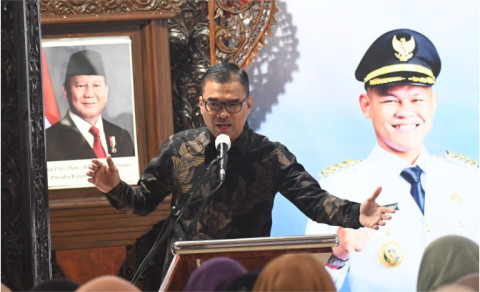 Pemerintah Kabupaten Purbalingga menghadirkan konten kreator media sosial Ronald Aristone Sinaga atau Bro Ron dalam menggelar Sarasehan Tematik bertajuk Amankan Bantuan Negara untuk Penerus Bangsa Kita, Kamis 22 Mei 2025 Pemerintah Kabupaten Purbalingga menghadirkan konten kreator media sosial Ronald Aristone Sinaga atau Bro Ron dalam menggelar Sarasehan Tematik bertajuk Amankan Bantuan Negara untuk Penerus Bangsa Kita, Kamis 22 Mei 2025