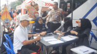 Saat Car Free Day (CFD) di seputaran Alun-alun Purbalingga, Minggu 22 Juni 2025 pagi, Polres Purbalingga menggelar berbagai pelayanan seperti perpanjangan SKCK, SIM dan pembayaran pajak kendaraan bermotor. Saat Car Free Day (CFD) di seputaran Alun-alun Purbalingga, Minggu 22 Juni 2025 pagi, Polres Purbalingga menggelar berbagai pelayanan seperti perpanjangan SKCK, SIM dan pembayaran pajak kendaraan bermotor.