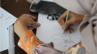 Dewan Kerajinan Nasional Daerah (Dekranasda) Kabupaten Purbalingga menyelenggarakan pelatihan dan pendampingan bagi para perajin batik dan desainer lokal, di SMK Bojongsari Dewan Kerajinan Nasional Daerah (Dekranasda) Kabupaten Purbalingga menyelenggarakan pelatihan dan pendampingan bagi para perajin batik dan desainer lokal, di SMK Bojongsari