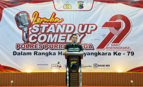 Kapolres Purbalingga AKBP Achmad Akbar membuka Lomba Stand Up Comedy di Aula Purbasari Pancuran Mas, Purbalingga, Minggu 29 Juli 2025.