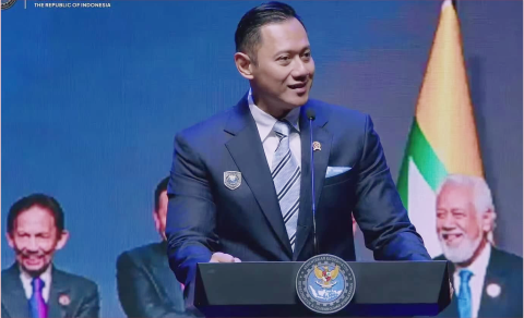 Menteri Koordinator Bidang Infrastruktur dan Pembangunan Kewilayahan (IPK), Agus Harimurti Yudhoyono (AHY) membuka konferensi ini yang mempertemukan kementerian/lembaga, sektor swasta, mitra pembangunan, dan investor global dalam satu wadah kolaboratif.