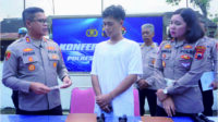Kapolres Purbalingga AKBP Achmad Akbar dan Kasat Lantas AKP Kumala Enggar Anjarani saat konferensi pers di kantor Satlantas Polres Purbalingga, Kamis 12 Juni 2025 sore. Kapolres Purbalingga AKBP Achmad Akbar dan Kasat Lantas AKP Kumala Enggar Anjarani saat konferensi pers di kantor Satlantas Polres Purbalingga, Kamis 12 Juni 2025 sore.