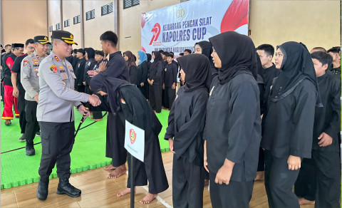 Polres Purbalingga menggelar Kejuaraan Pencak Silat Kapolres Cup dalam rangka Hari Bhayangkara ke 79 tahun 2025, di indoor Madrasah Aliyah Negeri (MAN) Purbalingga, Senin 23 Juni 2025.