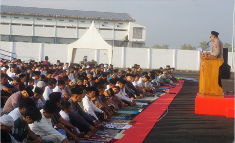 Polres Purbalingga menggelar Salat Iduladha 1446 Hijriah di halaman Satpas Polres Purbalingga, Jumat 6 Juni 2025 pagi.