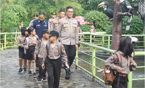 Dalam rangka Hari Bhayangkara ke-79 tahun 2025, Polres Purbalingga menyelenggarakan Wisata Edukasi dan Pemeriksaan Kesehatan Anak, Selasa 17 Juni 2025.