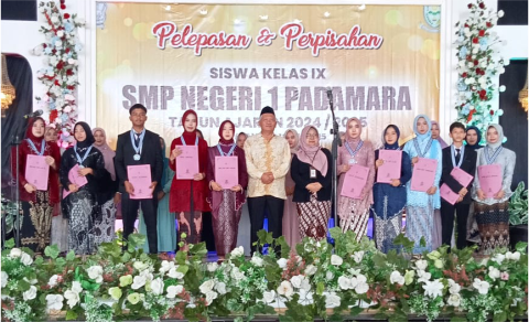 SMP Negeri 1 Padamara melepas 244 siswa kelas 9 tahun ajaran 2024-2025 di sekolahan setempat, Senin16 Juni 2025.