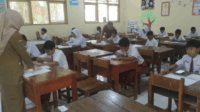 Pelaksanaan Asesmen Kompetensi Akademik Daerah (AKAD) di Kabupaten Purbalingga untuk Calon Murid Baru (CMB) yang memilih Jalur Prestasi dalam Seleksi Penerimaan Murid Baru (SPMB) di SMP Negeri 3 Kutasari, Senin 30 Juni 2025. Pelaksanaan Asesmen Kompetensi Akademik Daerah (AKAD) di Kabupaten Purbalingga untuk Calon Murid Baru (CMB) yang memilih Jalur Prestasi dalam Seleksi Penerimaan Murid Baru (SPMB) di SMP Negeri 3 Kutasari, Senin 30 Juni 2025.