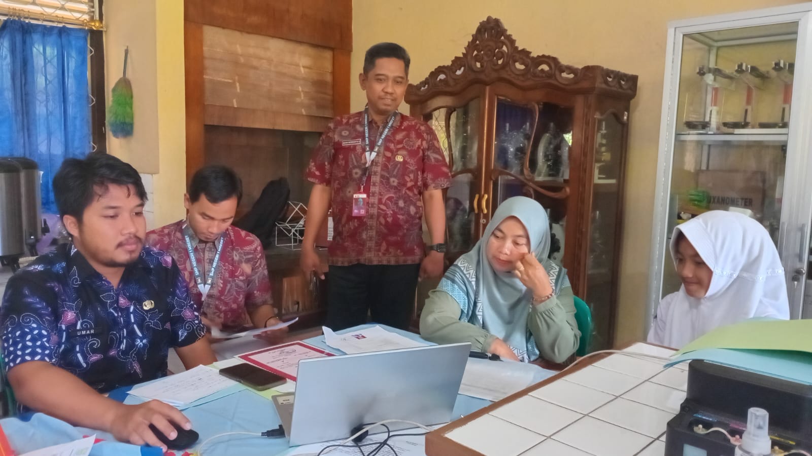 SMP Negeri 1 Mrebet hingga pukul 11.47 WIB calon murid yang mendaftar 112 anak melalui jalur domisili, 90 anak jalur prestasi, dan 52 jalur afirmasi