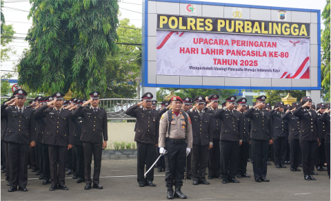 Polres Purbalingga menggelar Upacara Peringatan ke-80 Hari Lahir Pancasila Tahun 2025, di Halaman Mapolres Purbalingga, Senin 2 Juni 2025 pagi. Polres Purbalingga menggelar Upacara Peringatan ke-80 Hari Lahir Pancasila Tahun 2025, di Halaman Mapolres Purbalingga, Senin 2 Juni 2025 pagi.
