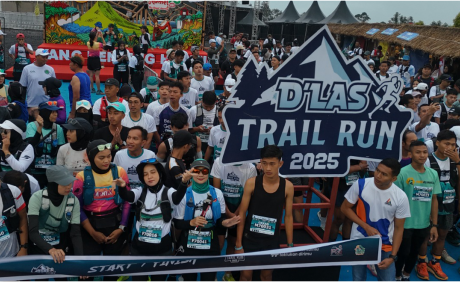 293 peserta dari berbagai daerah mengikuti DLas Trail Run 2025 yang menjadi satu rangkaian acara Festival Gunung Slamet (FGS) ke-8 sukses dan meriah, Minggu 6 Juli 2025.