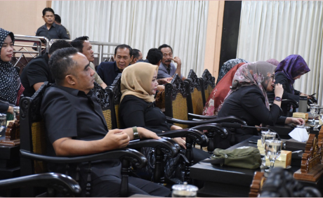 Rapat Paripurna DPRD Fraksi-fraksi DPRD menyampaikan pandangan umum terhadap Raperda Pertanggungjawaban Pelaksanaan APBD Tahun Anggaran 2024 dalam Rapat Paripurna, Senin 30 Juni 2025. Rapat Paripurna DPRD Fraksi-fraksi DPRD menyampaikan pandangan umum terhadap Raperda Pertanggungjawaban Pelaksanaan APBD Tahun Anggaran 2024 dalam Rapat Paripurna, Senin 30 Juni 2025.