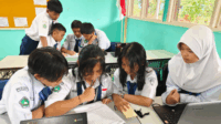 Murid sedang belajar di kelas. Sumber Foto: smp.yps.sch.id Murid sedang belajar di kelas. Sumber Foto: smp.yps.sch.id
