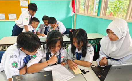 Murid sedang belajar di kelas. Sumber Foto: smp.yps.sch.id Murid sedang belajar di kelas. Sumber Foto: smp.yps.sch.id