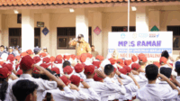 Pelaksana Tugas (Plt) Bupati Purbalingga Dimas Prasetyahani saat menjadi Pembina Upacara pembukaan Masa Pengenalan Lingkungan Sekolah (MPLS) Tahun Ajaran 2025/2026, di SMP Negeri 3 Purbalingga, Senin 14 Juli 2025. Pelaksana Tugas (Plt) Bupati Purbalingga Dimas Prasetyahani saat menjadi Pembina Upacara pembukaan Masa Pengenalan Lingkungan Sekolah (MPLS) Tahun Ajaran 2025/2026, di SMP Negeri 3 Purbalingga, Senin 14 Juli 2025.