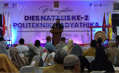 Plt Bupati Purbalingga Dimas Prasetyahani menghadiri Dies Natalis ke-2 Politeknik Madyathika (Polmathik) Purbalingga sekaligus peluncuran Himpunan Pengusaha Muda Indonesia Perguruan Tinggi (HIPMI PT), di kampus Polmathik, Senin 21 Juli 2025. Plt Bupati Purbalingga Dimas Prasetyahani menghadiri Dies Natalis ke-2 Politeknik Madyathika (Polmathik) Purbalingga sekaligus peluncuran Himpunan Pengusaha Muda Indonesia Perguruan Tinggi (HIPMI PT), di kampus Polmathik, Senin 21 Juli 2025.