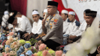 Kapolres Purbalingga AKBP Achmad Akbar saat memberi sambutan dalam Polsek Kalimanah Bersholawat dalam rangka Hari Bhayangkara Ke-79 di halaman Mapolsek Kalimanah, Sabtu 5 Juli 2025 malam Kapolres Purbalingga AKBP Achmad Akbar saat memberi sambutan dalam Polsek Kalimanah Bersholawat dalam rangka Hari Bhayangkara Ke-79 di halaman Mapolsek Kalimanah, Sabtu 5 Juli 2025 malam