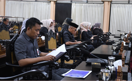 Rapat Paripurna DPRD penyerahan Rancangan Peraturan Daerah (Raperda) tentang Pertanggungjawaban Pelaksanaan Anggaran Pendapatan dan Belanja Daerah (APBD) Kabupaten Purbalingga Tahun Anggaran 2024 kepada pimpinan DPRD Rapat Paripurna DPRD penyerahan Rancangan Peraturan Daerah (Raperda) tentang Pertanggungjawaban Pelaksanaan Anggaran Pendapatan dan Belanja Daerah (APBD) Kabupaten Purbalingga Tahun Anggaran 2024 kepada pimpinan DPRD