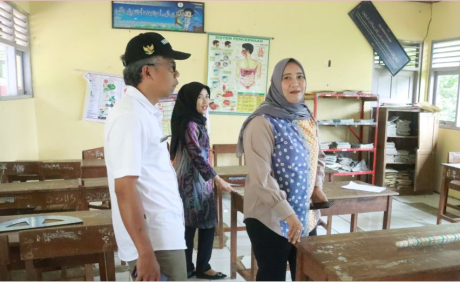 Komisi III DPRD Purbalingga mengusulkan agar bangunan Sekolah Dasar Negeri (SDN) 1 Jingkang di Desa Jingkang Kecamatan Karangjambu segera relokasi.