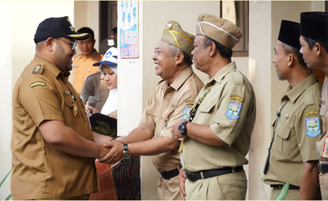 Pelaksana Tugas (Plt) Bupati Purbalingga Dimas Prasetyahani meminta seluruh pihak, khususnya para guru dan tenaga pendidik untuk mengawasi pelaksanaan Masa Pengenalan Lingkungan Sekolah (MPLS) Tahun Ajaran 2025/2026