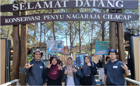 Tebar Tukik di Pantai Sodong, Kabupaten Cilacap, Jawa Tengah menjadi rangkaian kegiatan Bakti Alam Dema Fakultas Dakwah dan Saintek UIN Saizu Purwokerto