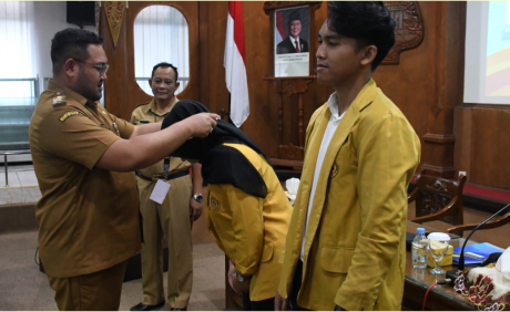 Plt Bupati Purbalingga, Dimas Prasetyahani saat menerima 662 mahasiswa Universitas Jenderal Soedirman (Unsoed) Purwokerto yang akan melaksanakan Kuliah Kerja Nyata (KKN)i Plt Bupati Purbalingga, Dimas Prasetyahani saat menerima 662 mahasiswa Universitas Jenderal Soedirman (Unsoed) Purwokerto yang akan melaksanakan Kuliah Kerja Nyata (KKN)i