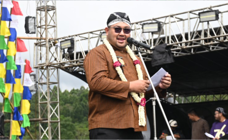 Wakil Bupati Purbalingga, Dimas Prasetyahani resmi membuka Festival Gunung Slamet (FGS) ke 8 tahun 2025, di kompleks Objek Wisata Desa Lembah Asri (DLAs) Serang, Kecamatan Karangreja, Jumat 4 Juli 2025.