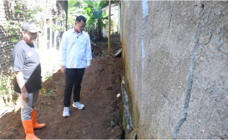 Sebanyak 57 jiwa dari 16 kepala keluarga di Desa Maribaya dan Kaliori, Kecamatan Karanganyar, Kabupaten Purbalingga menerima bantuan Sebanyak 57 jiwa dari 16 kepala keluarga di Desa Maribaya dan Kaliori, Kecamatan Karanganyar, Kabupaten Purbalingga menerima bantuan