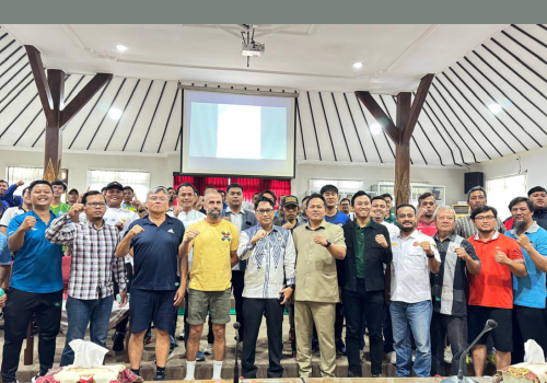 Askab PSSI Purbalingga melatih pesepak bola muda Purbalingga dengan mengundang mantan pelatih Barça Escola Francesc Puigdomenech dalam kegiatan yang bertajuk Football Camp and Clinic with Francesc Puigdomenech yang bekerjasama Badan Liga dan Footbro Indonesia, 19 Agustus 2025 hingga 21 Agustus 2025, di GOR Goentoer Darjono, Purbalingga. Askab PSSI Purbalingga melatih pesepak bola muda Purbalingga dengan mengundang mantan pelatih Barça Escola Francesc Puigdomenech dalam kegiatan yang bertajuk Football Camp and Clinic with Francesc Puigdomenech yang bekerjasama Badan Liga dan Footbro Indonesia, 19 Agustus 2025 hingga 21 Agustus 2025, di GOR Goentoer Darjono, Purbalingga.