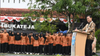 Bupati Purbalingga Fahmi M Hanif memimpin apel 1.797 siswa SMK Negeri 1 Bukateja dari tujuh jurusan keahlian, Kamis 28 Agustus 2025.