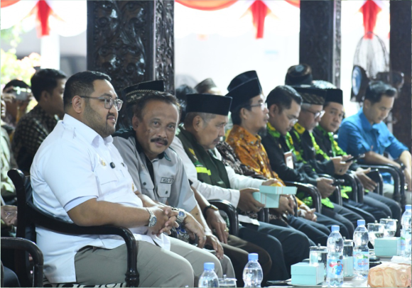 Wakil Bupati Purbalingga, Dimas Prasetyahani bersama Kepala Dindikbud Purbalingga Tri Gunawan Setyadi saat pembukaan acara pembekalan dan pembinaan calon peserta Pendidikan Profesi Guru (PPG) PAI dalam jabatan tahun 2025, di Pendapa Dipokusumo, Jumat 29 Agustus 2025 Wakil Bupati Purbalingga, Dimas Prasetyahani bersama Kepala Dindikbud Purbalingga Tri Gunawan Setyadi saat pembukaan acara pembekalan dan pembinaan calon peserta Pendidikan Profesi Guru (PPG) PAI dalam jabatan tahun 2025, di Pendapa Dipokusumo, Jumat 29 Agustus 2025
