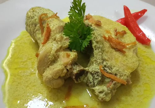 Opor Ayam Hidangan Istimewa Asli Indonesia. Foto: Erry Andini