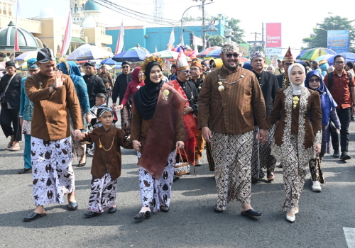 Pawai Kebangsaan berhasil menjadi magnet bai masyarakat di Kabupaten Purbalingga, Sabtu 23 Agustus 2025