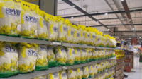 Perum Bulog Tugaskan Aprindo Distribusikan Beras SPHP, Masyarakat Hanya Boleh Beli Maksimal Dua Kemasan Perum Bulog Tugaskan Aprindo Distribusikan Beras SPHP, Masyarakat Hanya Boleh Beli Maksimal Dua Kemasan