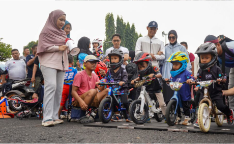 Komunitas Push Bike Purbalingga turut meramaikan Car Free Day (CFD) di Kabupaten Purbalingga yang terselenggara dalam kawasan Alun-Alun Purbalingga Minggu 3 Agustus 2025 pagi. Sumber Foto: purbalinggakab.go.id Komunitas Push Bike Purbalingga turut meramaikan Car Free Day (CFD) di Kabupaten Purbalingga yang terselenggara dalam kawasan Alun-Alun Purbalingga Minggu 3 Agustus 2025 pagi. Sumber Foto: purbalinggakab.go.id