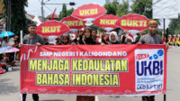 SMP Negeri 1 Kaligondang ikut mengkampayekan dengan membawa slogan Ikut UKBI Bukti Cinta NKRI dalam Pawai Kebangsaan, Sabtu 23 Agustus 2025. Foto: Humas MGMP Bahasa Indonesia SMP Kabupaten Purbalingga SMP Negeri 1 Kaligondang ikut mengkampayekan dengan membawa slogan Ikut UKBI Bukti Cinta NKRI dalam Pawai Kebangsaan, Sabtu 23 Agustus 2025. Foto: Humas MGMP Bahasa Indonesia SMP Kabupaten Purbalingga