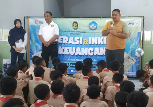 Ratusan murid SMP Negeri 3 Kutasari menerima sosialisasi literasi dan inklusi keuangan dari PT BPR BKK Purbalingga, Jumat 8 Agustus 2025.