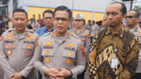 Kapolres Purbalingga AKBP Achmad Akbar yang hadir dalam acara, secara simbolis bersama Pimpinan Cabang Perum Bulog Banyumas Prawoko Setyo Aji menyalurkan beras Stabilisasi Pasokan Harga Pangan (SPHP) untuk masyarakat melalui Gerakan Pangan Murah di Gudang Bulog Purbalingga, Kamis 14 Agustus 2025. Kapolres Purbalingga AKBP Achmad Akbar yang hadir dalam acara, secara simbolis bersama Pimpinan Cabang Perum Bulog Banyumas Prawoko Setyo Aji menyalurkan beras Stabilisasi Pasokan Harga Pangan (SPHP) untuk masyarakat melalui Gerakan Pangan Murah di Gudang Bulog Purbalingga, Kamis 14 Agustus 2025.