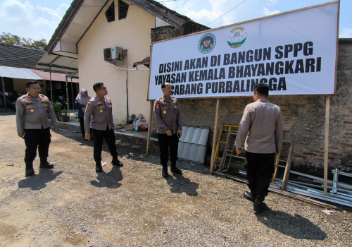 Tim Polda Jawa Tengah melaksanakan supervisi pembangunan SPPG Yayasan Kemala Bhayangkari Cabang Purbalingga di Jalan Komisaris Noto Sumarsono, Selasa 5 Agustus 2025.