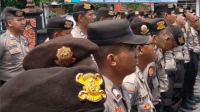 Personel gabungan mengamankan aksi unjuk rasa masyarakat Purbalingga yang menuntut perbaikan kenirja Bupati Purbalingga Fahmi Muhammad Hanif bersama Wakil Bupati Dimas Prasetyahani, Senin 29 September 2025. Personel gabungan mengamankan aksi unjuk rasa masyarakat Purbalingga yang menuntut perbaikan kenirja Bupati Purbalingga Fahmi Muhammad Hanif bersama Wakil Bupati Dimas Prasetyahani, Senin 29 September 2025.