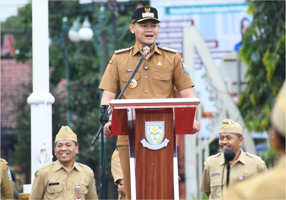 Bupati Purbalingga, Fahmi Muhammad Hanif menegaskan bahwa selama masa kepemimpinannya tidak akan ada praktik jual beli jabatan dan nepotisme Bupati Purbalingga, Fahmi Muhammad Hanif menegaskan bahwa selama masa kepemimpinannya tidak akan ada praktik jual beli jabatan dan nepotisme
