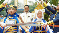 Bupati Purbalingga Fahmi M Hanif menyampaikan pesan penting kepada para siswa SMK Negeri 1 Kaligondang untuk memanfaatkan bonus demografi. Bupati Purbalingga Fahmi M Hanif menyampaikan pesan penting kepada para siswa SMK Negeri 1 Kaligondang untuk memanfaatkan bonus demografi.