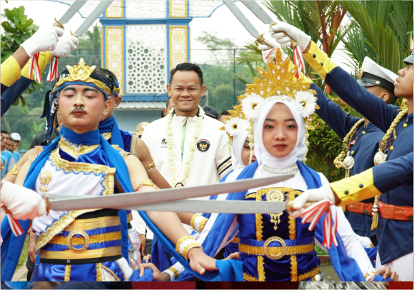 Bupati Purbalingga Fahmi M Hanif menyampaikan pesan penting kepada para siswa SMK Negeri 1 Kaligondang untuk memanfaatkan bonus demografi.