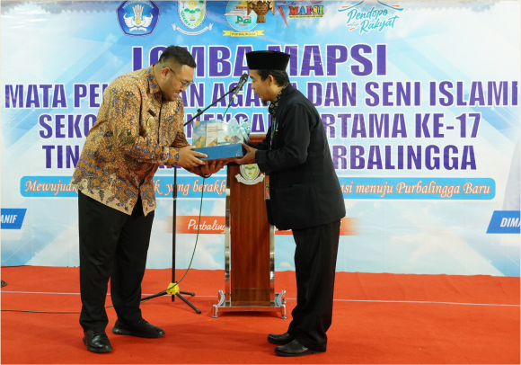 Lomba Mata Pelajaran dan Seni Islami (MAPSI) SMP ke-17 tingkat Kabupaten Purbalingga tahun 2025 kembali terselenggara. Lomba Mata Pelajaran dan Seni Islami (MAPSI) SMP ke-17 tingkat Kabupaten Purbalingga tahun 2025 kembali terselenggara.