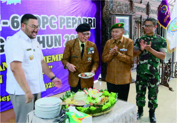 Wakil Bupati Purbalingga, Dimas Prasetyahani saat hadir peringatan Hari Ulang Tahun (HUT) ke-66 DPC Persatuan Purnawirawan dan Warakawuri TNI-Polri Republik Indonesia (Pepabri) Kabupaten Purbalingga di Pendapa Dipokusumo, Sabtu 20 September 2025. Wakil Bupati Purbalingga, Dimas Prasetyahani saat hadir peringatan Hari Ulang Tahun (HUT) ke-66 DPC Persatuan Purnawirawan dan Warakawuri TNI-Polri Republik Indonesia (Pepabri) Kabupaten Purbalingga di Pendapa Dipokusumo, Sabtu 20 September 2025.